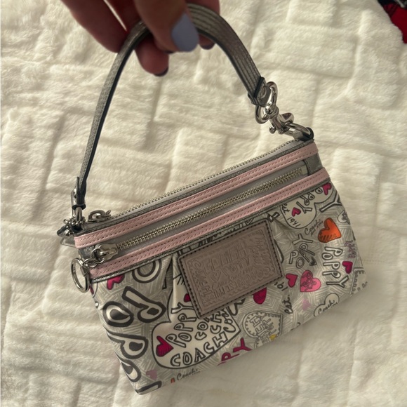 Coach Poppy Graffiti Hearts Wristlet Handbag Wallet Coin Purse - Picture 6 of 10